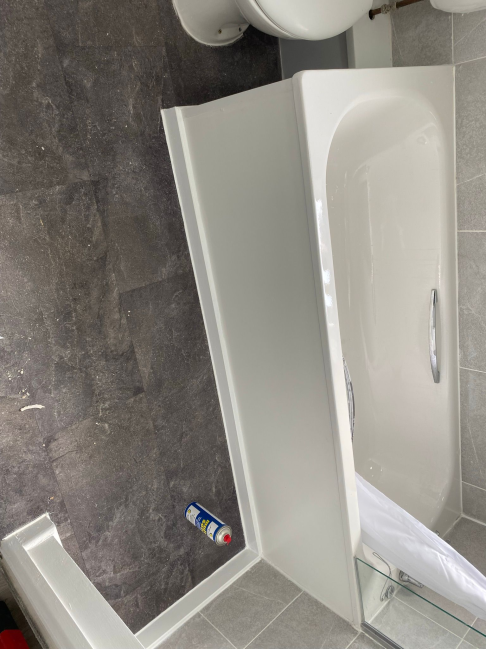 Bathtub with tiled surround, Somerset