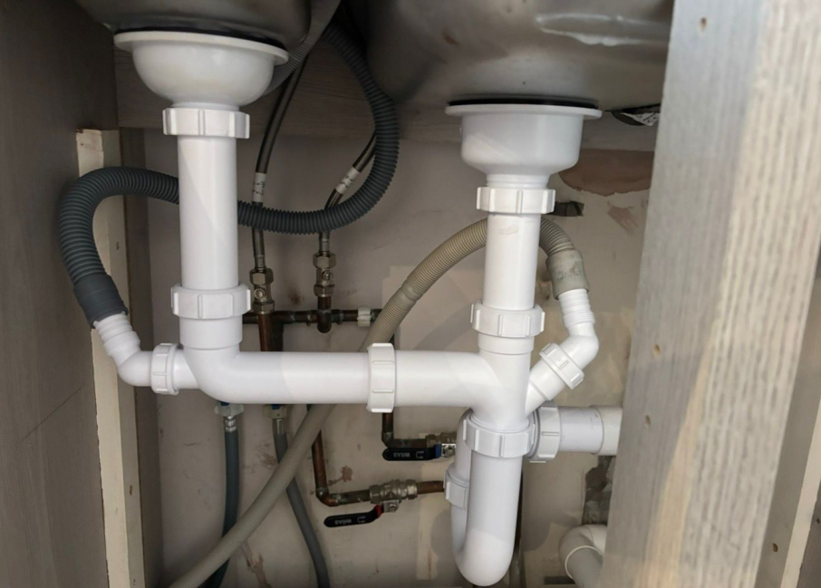Leaking Pipes