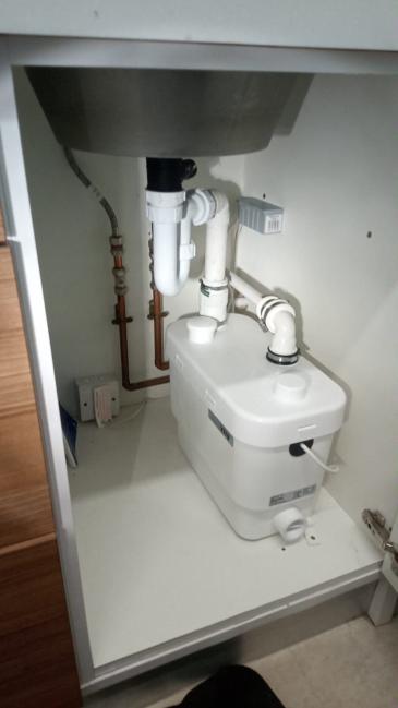 Under-sink pump and copper pipework installation